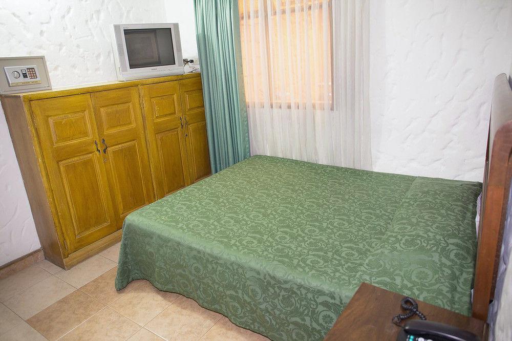 Ayenda 1223 Porton De La 10 Hotel Medellin Bagian luar foto