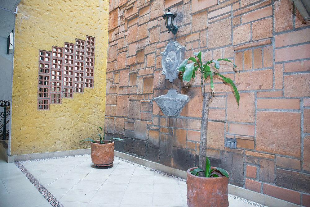 Ayenda 1223 Porton De La 10 Hotel Medellin Bagian luar foto
