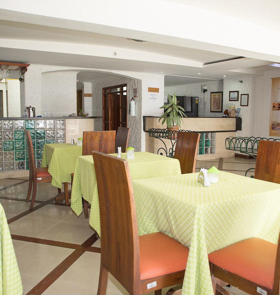 Ayenda 1223 Porton De La 10 Hotel Medellin Bagian luar foto