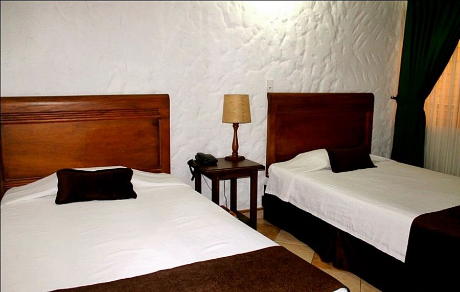 Ayenda 1223 Porton De La 10 Hotel Medellin Bagian luar foto