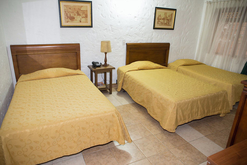Ayenda 1223 Porton De La 10 Hotel Medellin Bagian luar foto