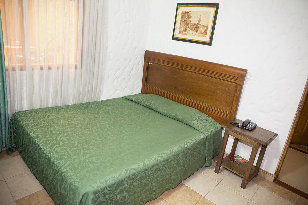 Ayenda 1223 Porton De La 10 Hotel Medellin Bagian luar foto
