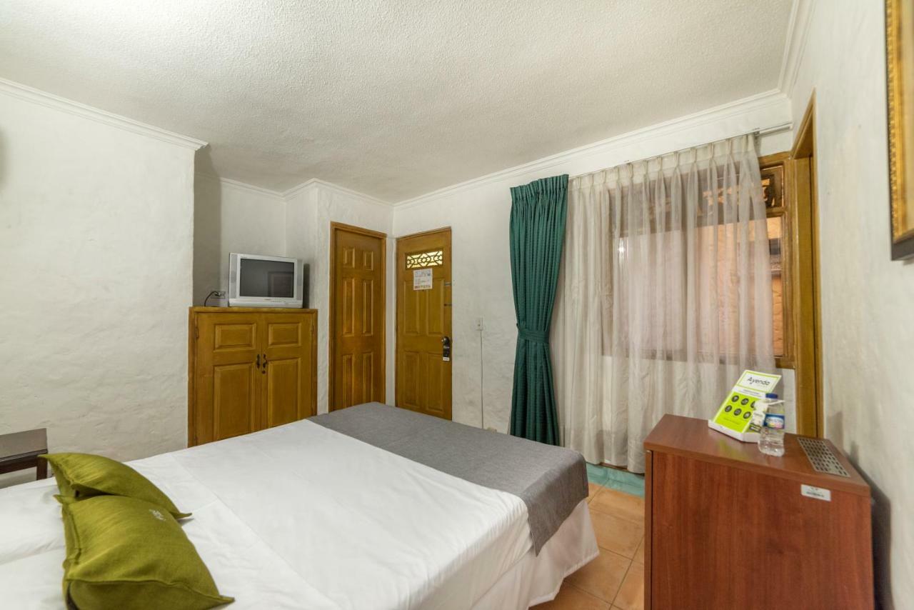 Ayenda 1223 Porton De La 10 Hotel Medellin Bagian luar foto