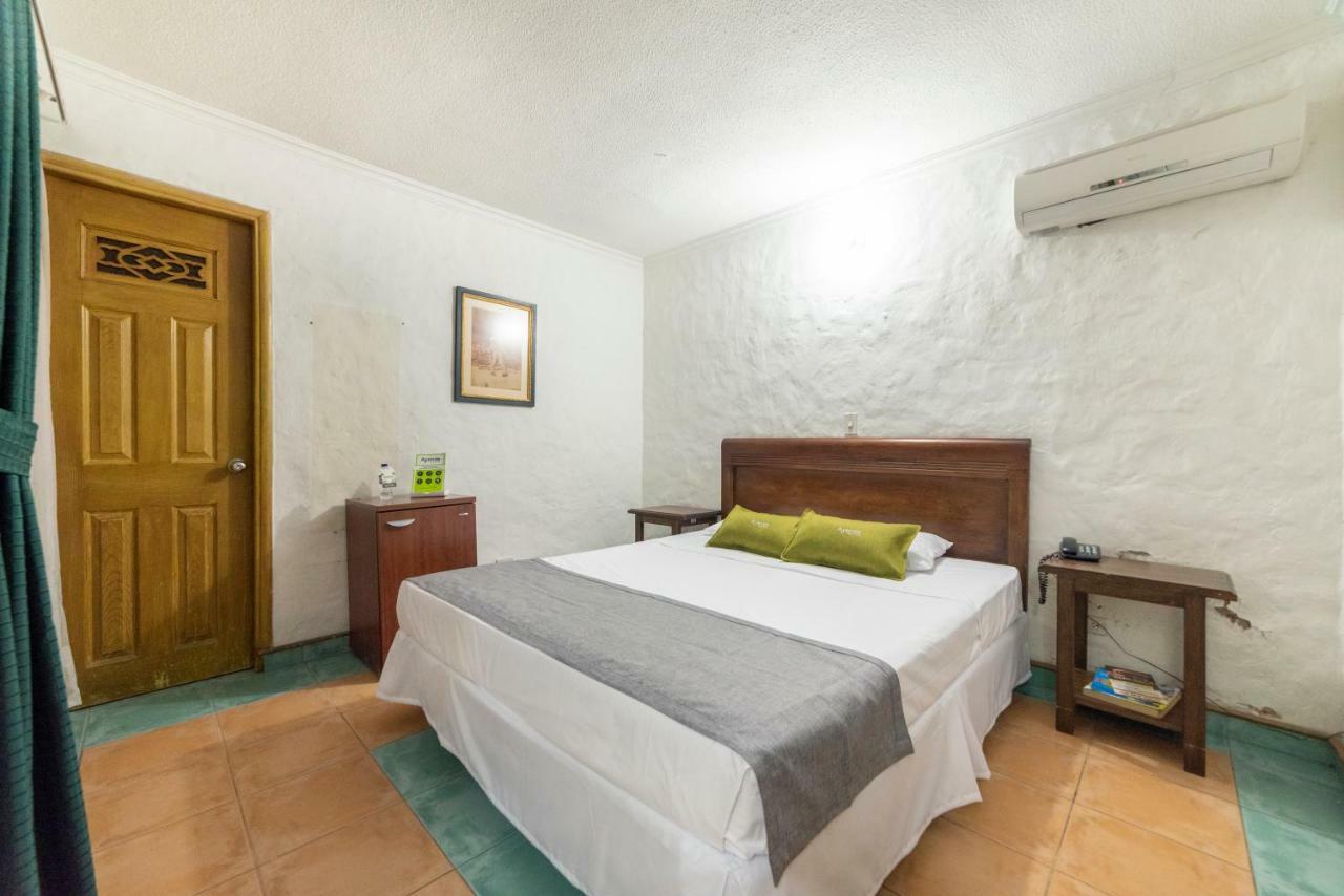 Ayenda 1223 Porton De La 10 Hotel Medellin Bagian luar foto