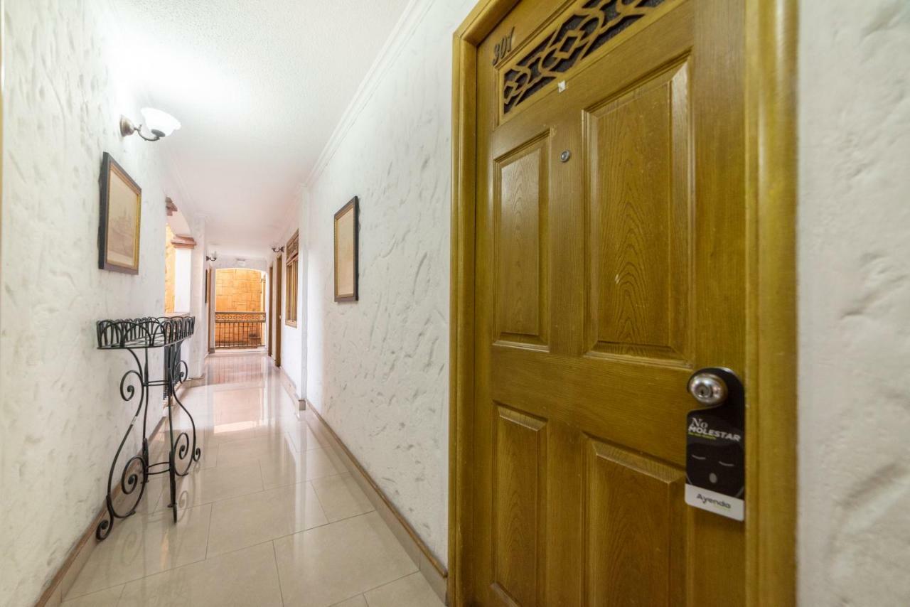 Ayenda 1223 Porton De La 10 Hotel Medellin Bagian luar foto